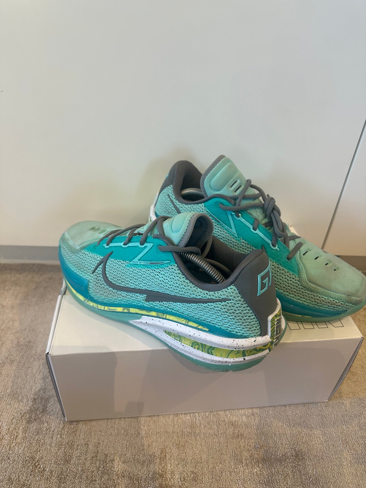 GT CUT 1 "SABRINA" condition 9/10 SIZE US12 no box