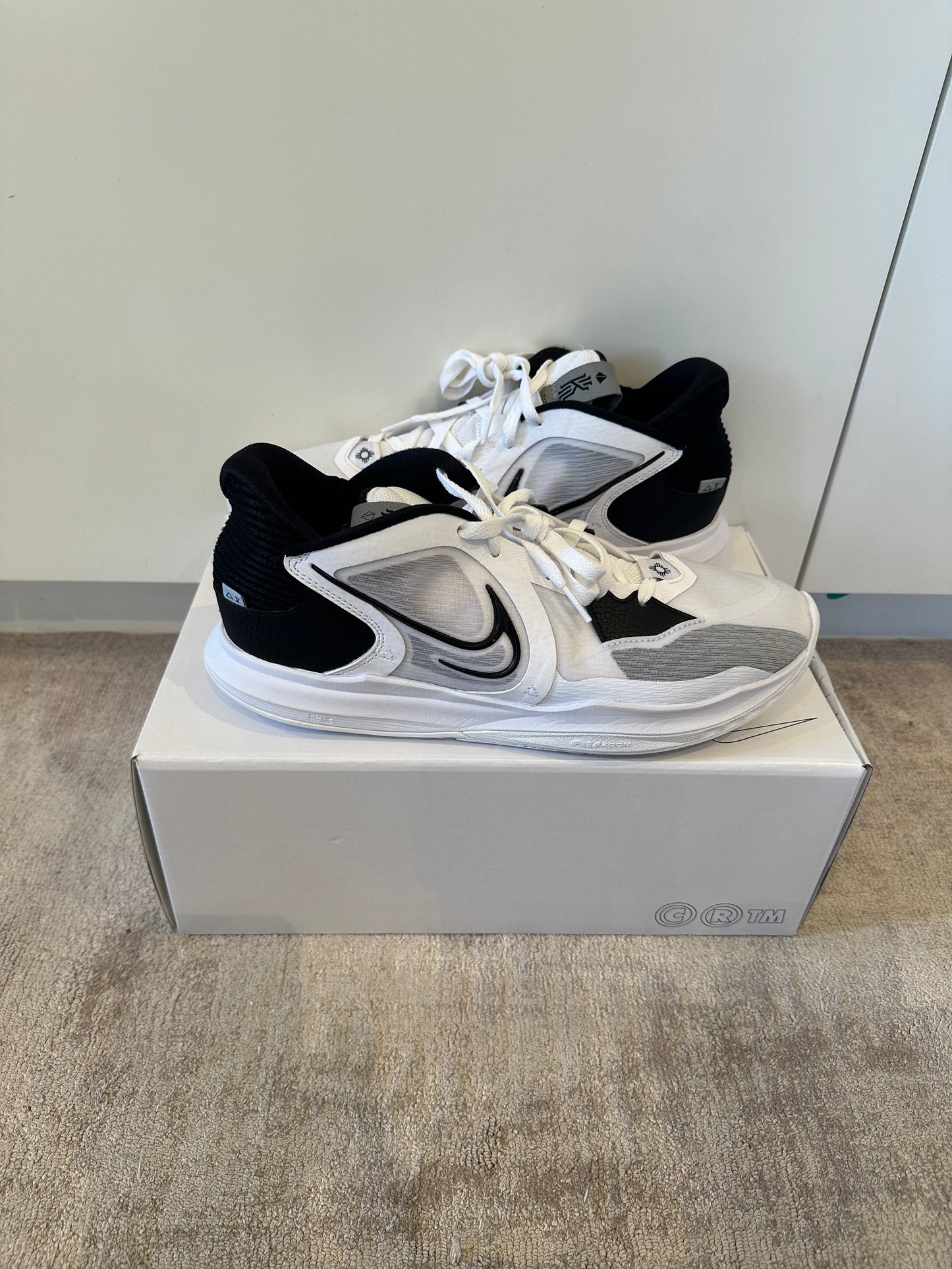 Kyrie 5 low condition 9.5/10 US11.5