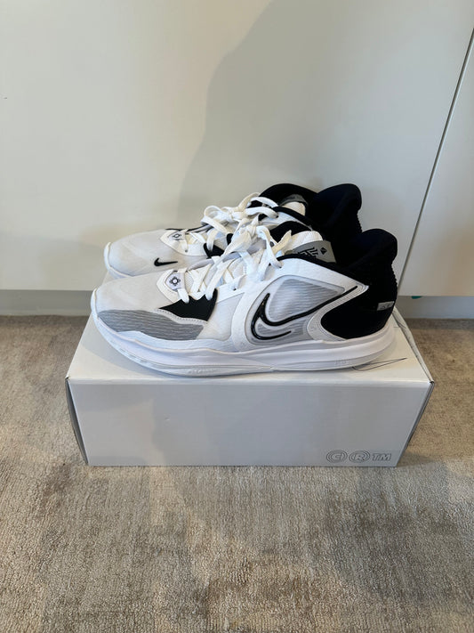 Kyrie 5 low condition 9.5/10 US11.5